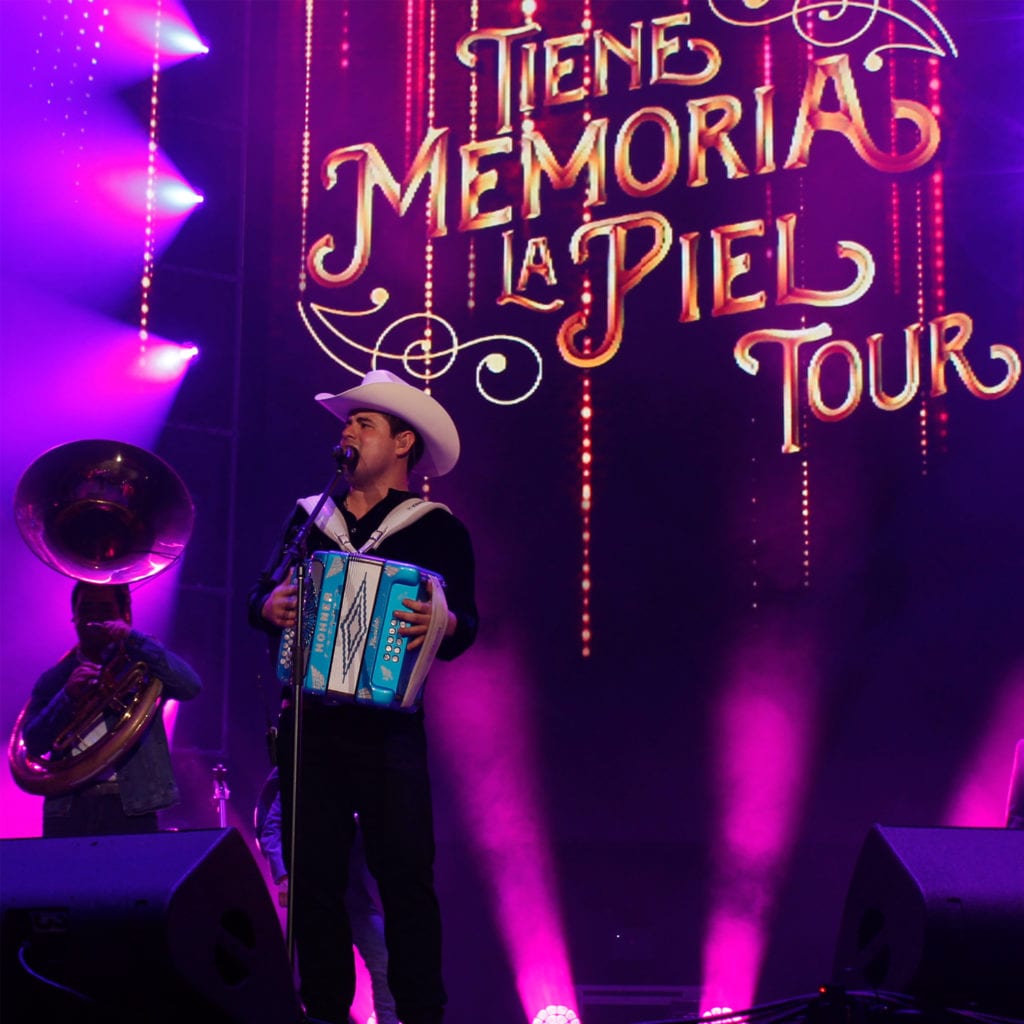 ALFREDO OLIVAS CONQUISTA LA ARENA CDMX La Comadre Puros Éxitos!!!